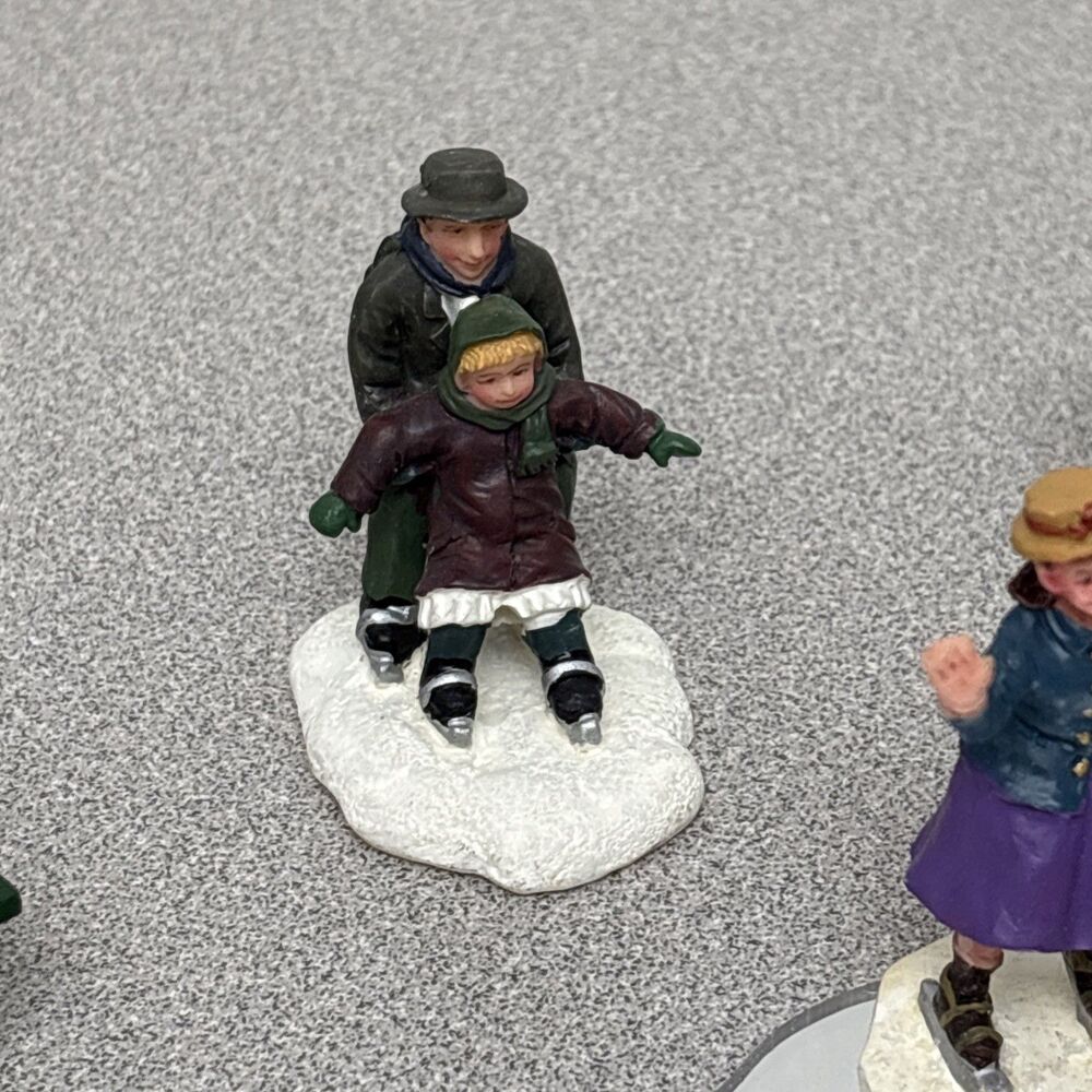 Vintage Christmas Village At The Pond Lot, 9 Pieces - Pond, Skaters, Benches - Picture 8 of 11